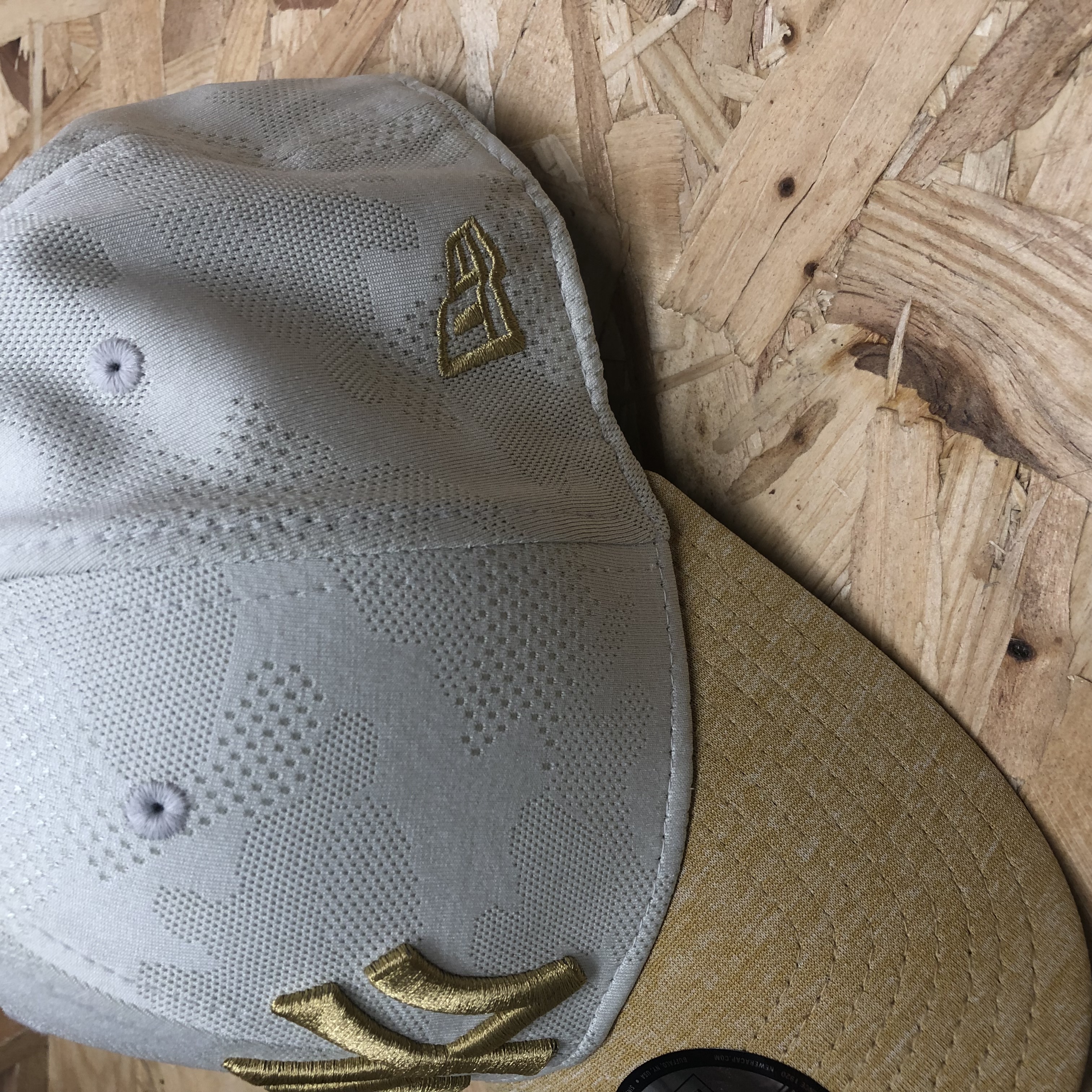 broderie et visiere des casquettes new era